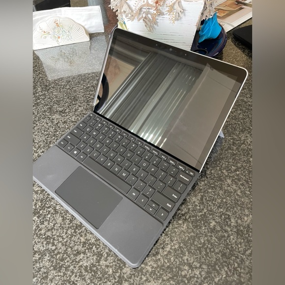 Microsoft Surface Go 2 10.5” 128 GB Tablet with Pen and Keyboard and charger - Picture 2 of 6